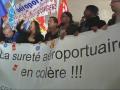 В аэропортах Европы образовались очереди В аэропортах Европы образовались очереди