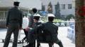 Патруль полиции у входа в больницу в Пекине | Getty Images