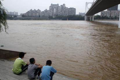 Река Люцзян протекает в центре города Лючжоу  