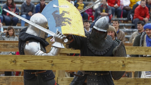 Россияне победили на турнире по средневековому бою