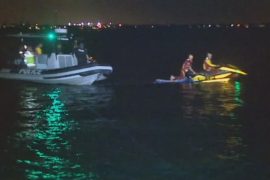Австралийские спасатели на воде обучаются по ночам