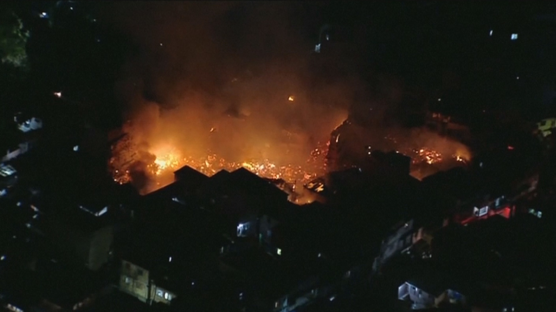 Крупный пожар уничтожил трущобы в Сан-Паулу