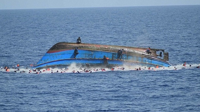 Свидетели: затонула лодка с сотнями мигрантов