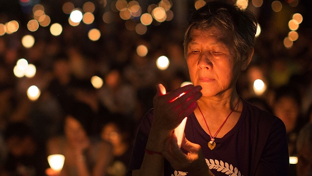 Вечер со свечами в годовщину бойни на Тяньаньмэнь