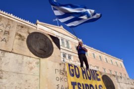 Греки требуют от правительства уйти в отставку
