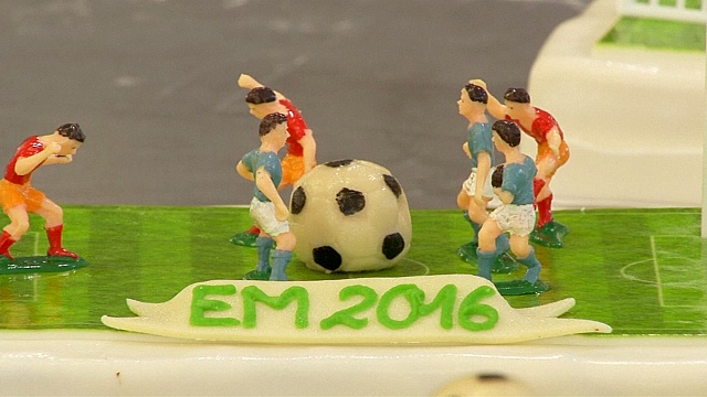 В Мюнхене пекут торты на тему Евро-2016