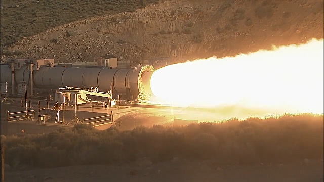 NASA испытало двигатель ракеты для дальних полётов