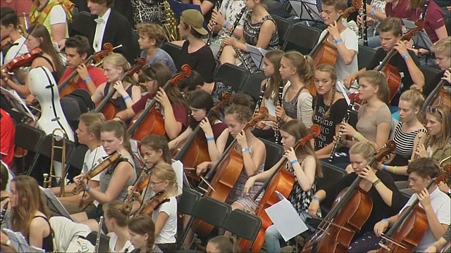 Оркестр из 7,5 тысяч человек сыграл во Франкфурте