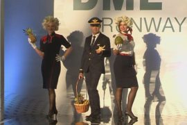 Модный показ: стюардессы удивили униформой
