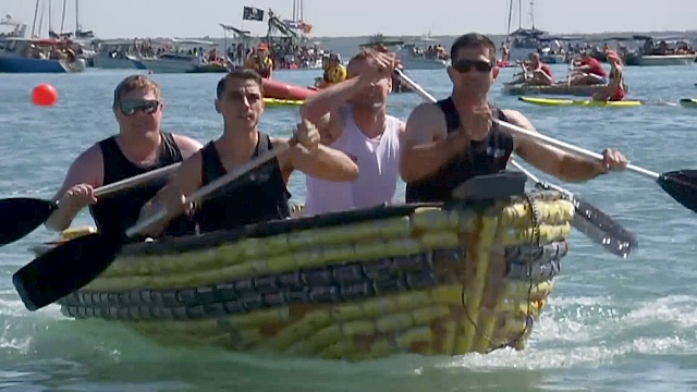 В Австралии прошли гонки на лодках из пивных банок