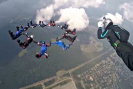 Военные парашютисты 30 стран состязались в России