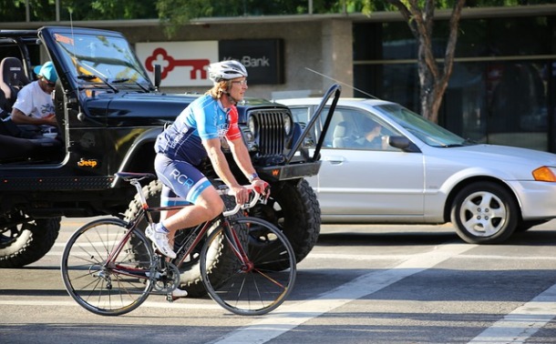 Едем на велосипеде по городу