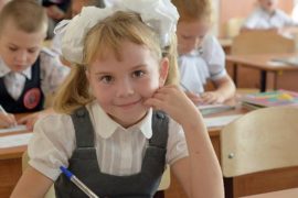 В московские школы уже зачислено около 100 тысяч первоклассников