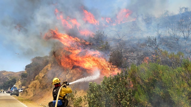 Власти Калифорнии: пожары не утихнут до конца августа