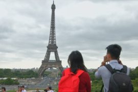 Во Францию после терактов приезжает меньше туристов