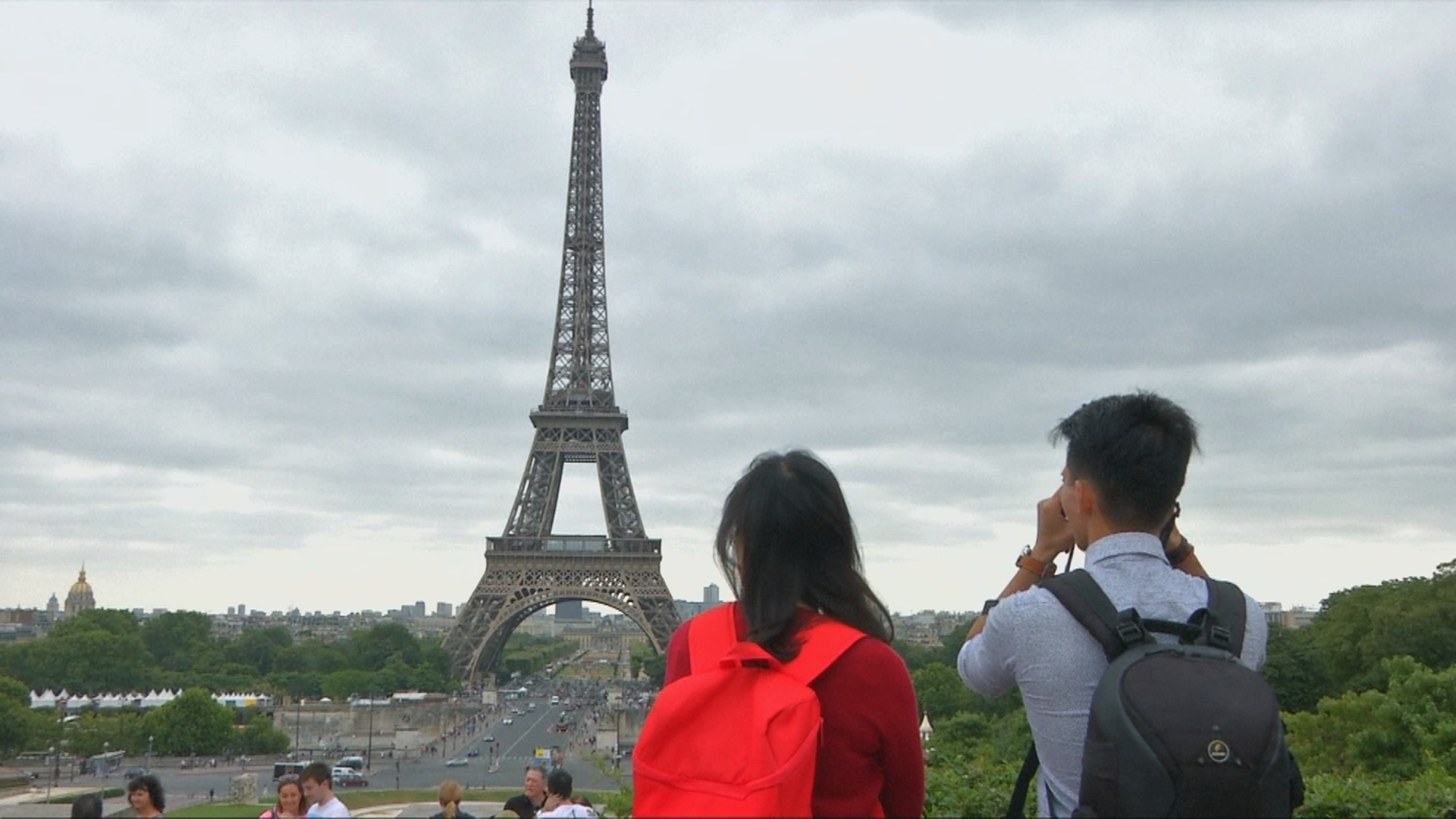Во Францию после терактов приезжает меньше туристов