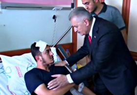 Премьер Турции навестил раненых в ходе теракта