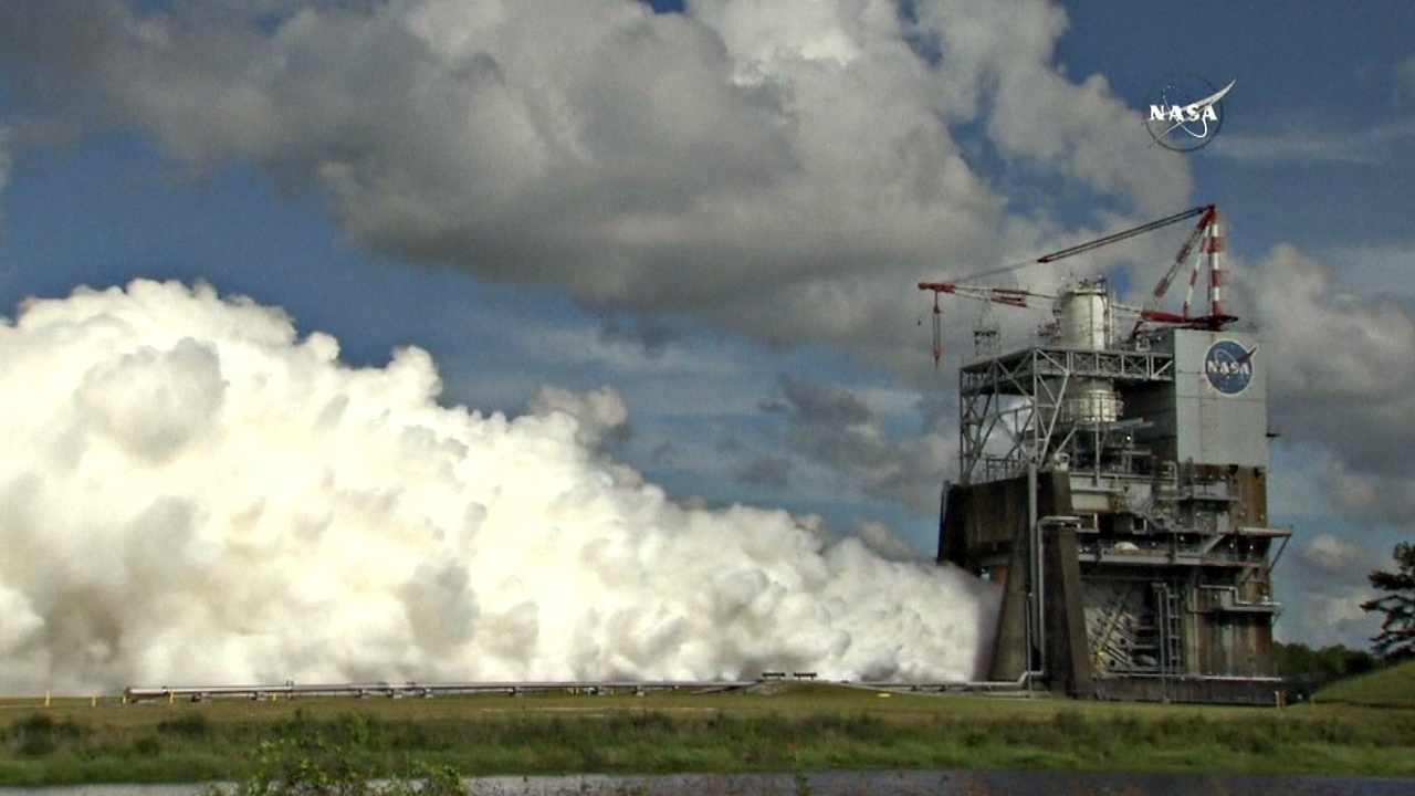 НАСА испытало двигатель ракеты для полётов на Марс