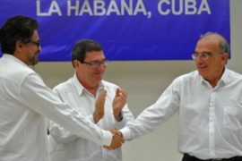 Власти Колумбии и ФАРК заключили мир