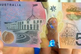 Новые $5 Австралии: прозрачные окошки и элементы для слепых