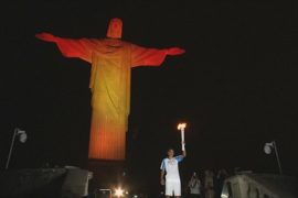 Паралимпийский огонь озарил статую Христа Искупителя