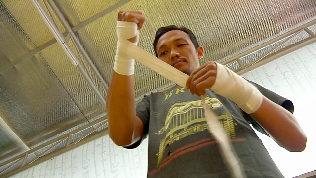 Наркозависимых Индонезии лечат боксом