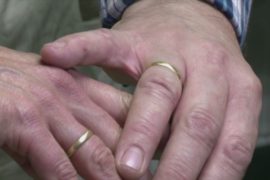 Обручальное кольцо вернули владельцам через 37 лет