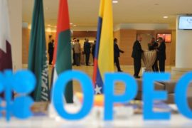 Страны-члены ОПЕК договорились сократить объёмы добычи нефти