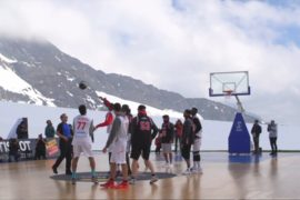 В баскетбол сыграли на высочайшем леднике Альп