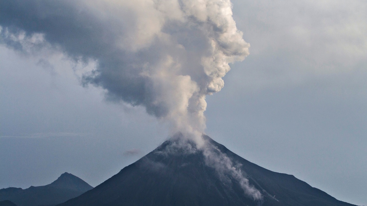 Мексика: жителей эвакуируют из-за вулкана Колима