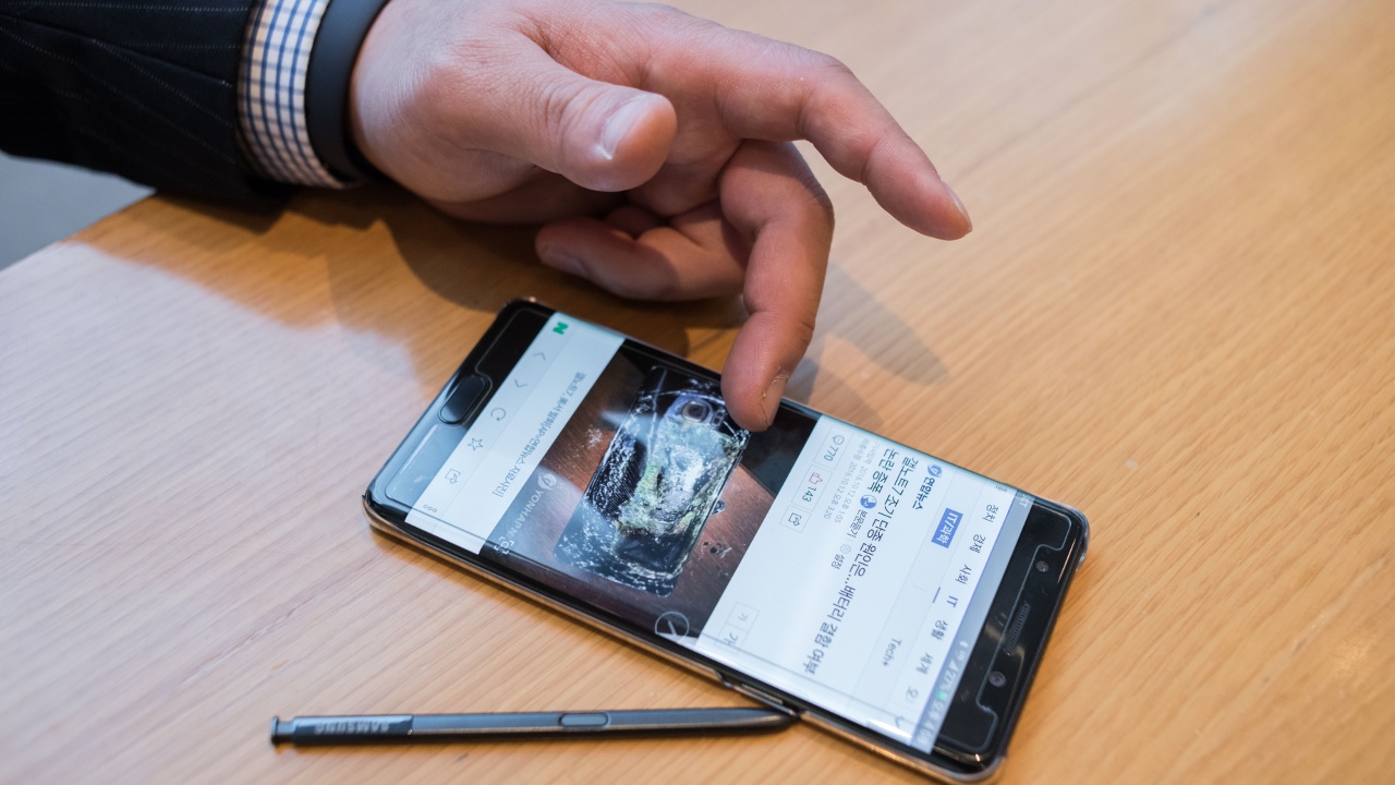 Владельцы Galaxy Note 7 в Сиднее возвращают опасные смартфоны