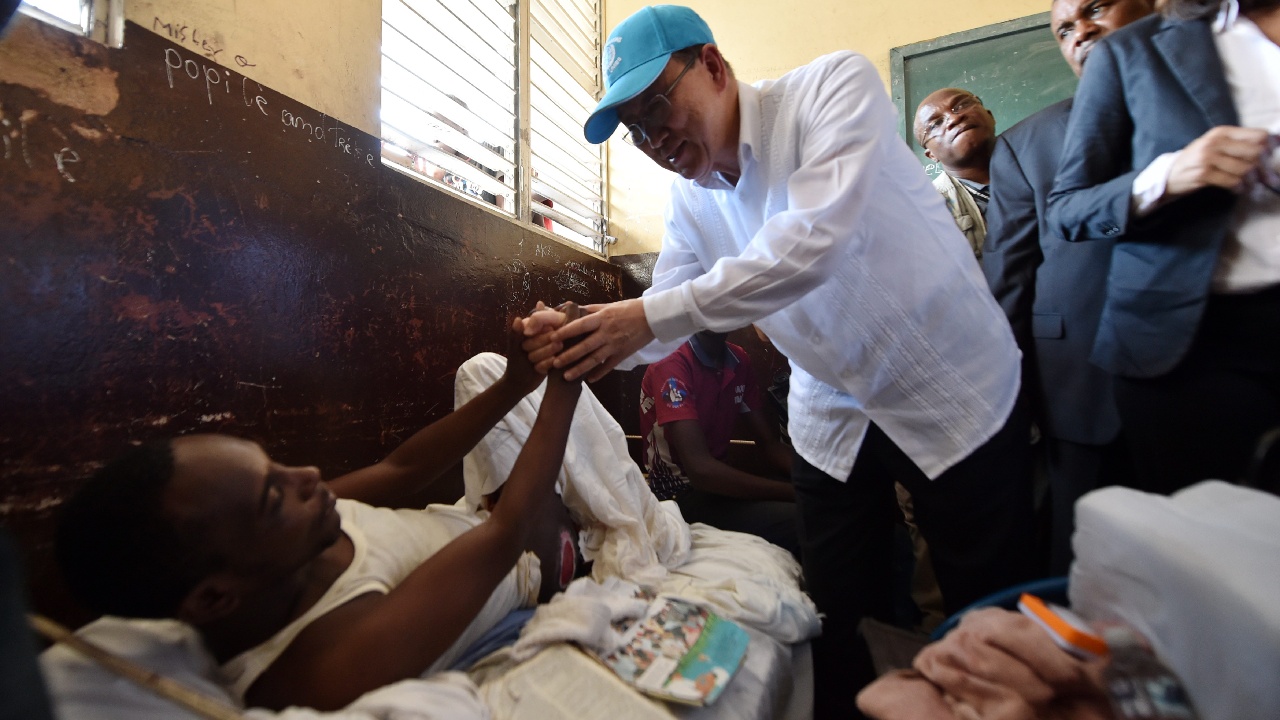 Пан Ги Мун посетил разрушенную ураганом Гаити