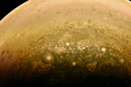НАСА увидело циклон на Юпитере размером в пол-Земли