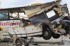 Автобус врезался в грузовик в Калифорнии: 13 погибших