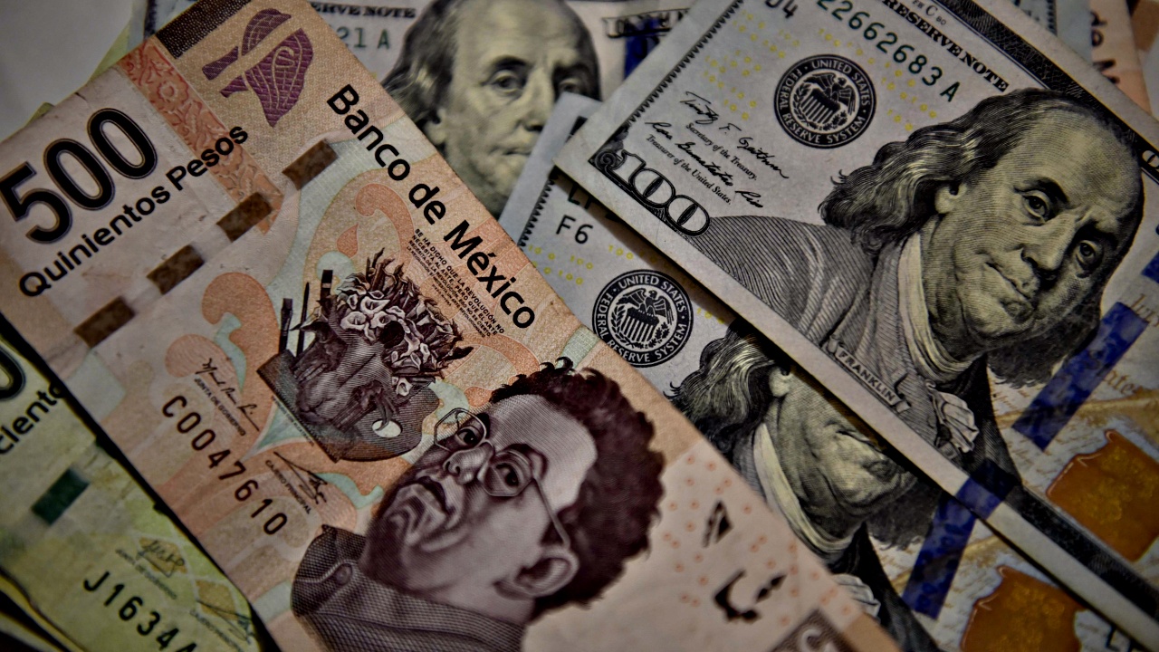 Курс мексиканской валюты продолжает падать после избрания Трампа