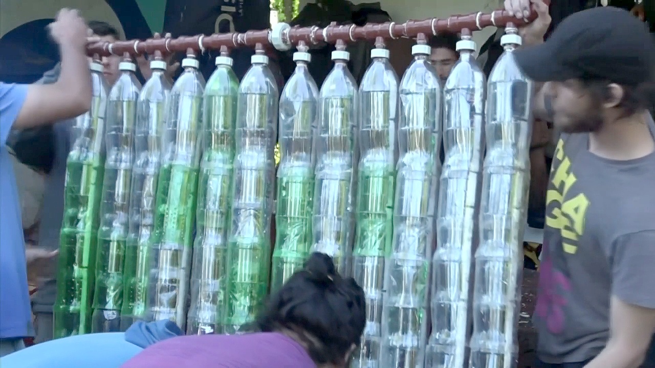 Аргентинцы собирают солнечные коллекторы из отходов