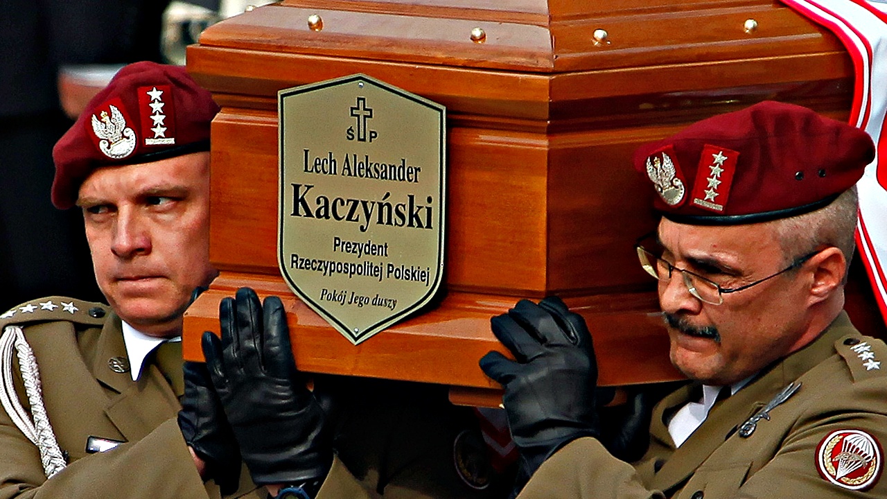 В Кракове эксгумировали тела Леха Качиньского и его жены