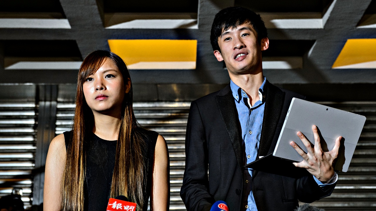 Гонконг: отстранённые законодатели обещают подавать апелляцию