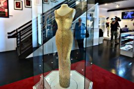 Платье Мэрилин Монро продали на аукционе за $4,8 млн