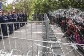 Премьер Венгрии сказал, что его страна закрыта для мигрантов