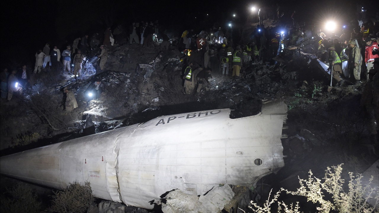 В Пакистане разбился пассажирский самолёт, выживших нет