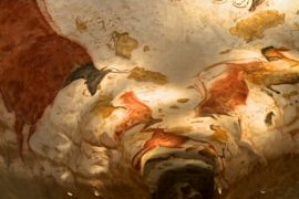 Копия пещеры Ласко переносит в доисторические времена