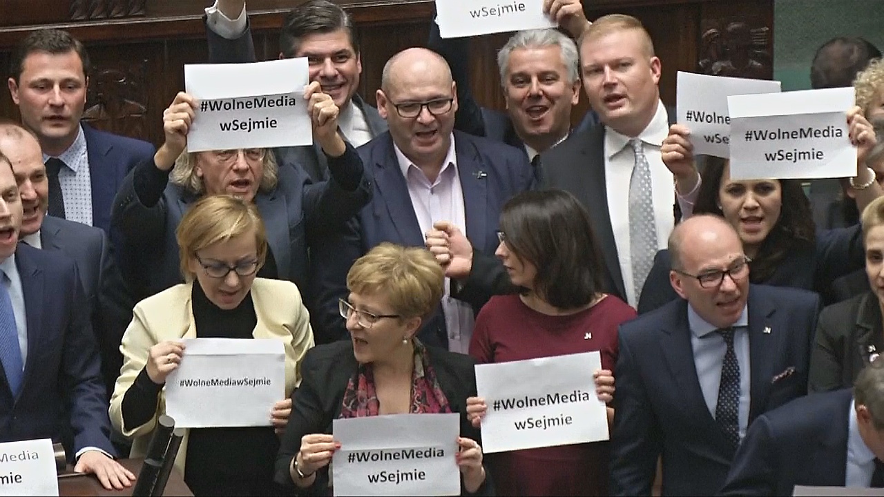 Оппозиция Польши призывает повторно проголосовать за бюджет