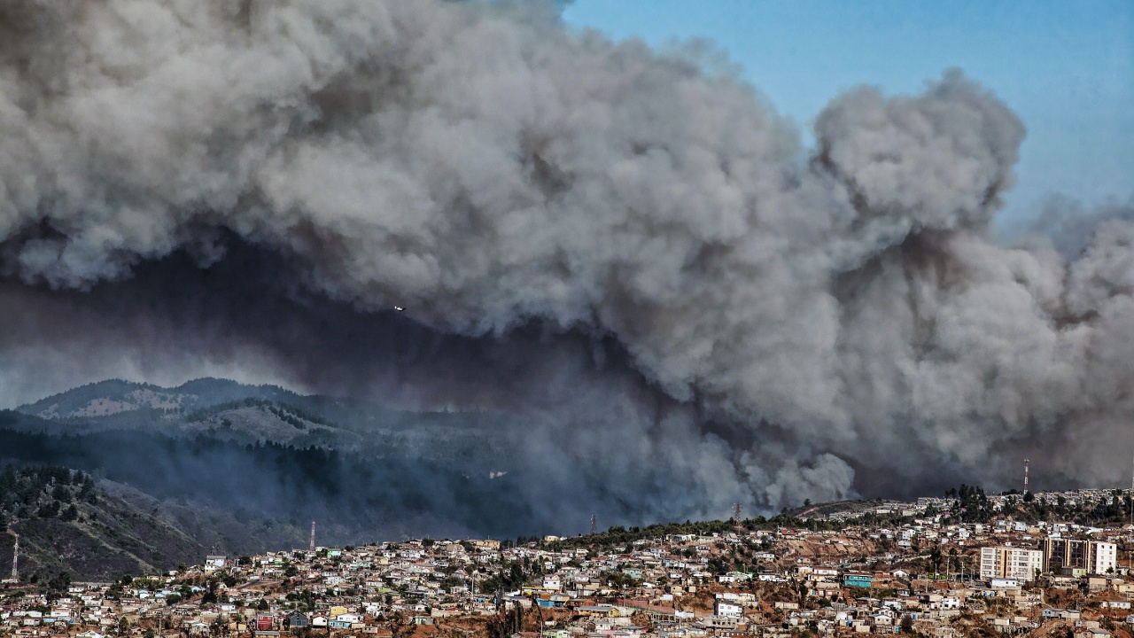 Чилийский Вальпараисо в огне: сгорело не менее 100 домов