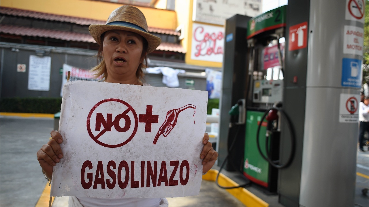 Мексика: протесты против повышения цен на бензин