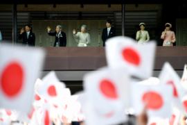 Япония: ко дворцу императора пришли 100 000 подданных