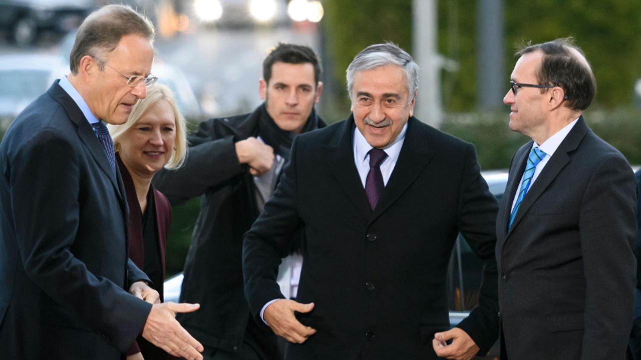 Лидеры разделённого Кипра сели за стол переговоров