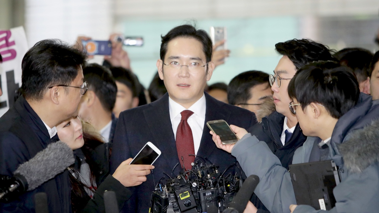 Прокуратура требует арестовать руководителя Samsung