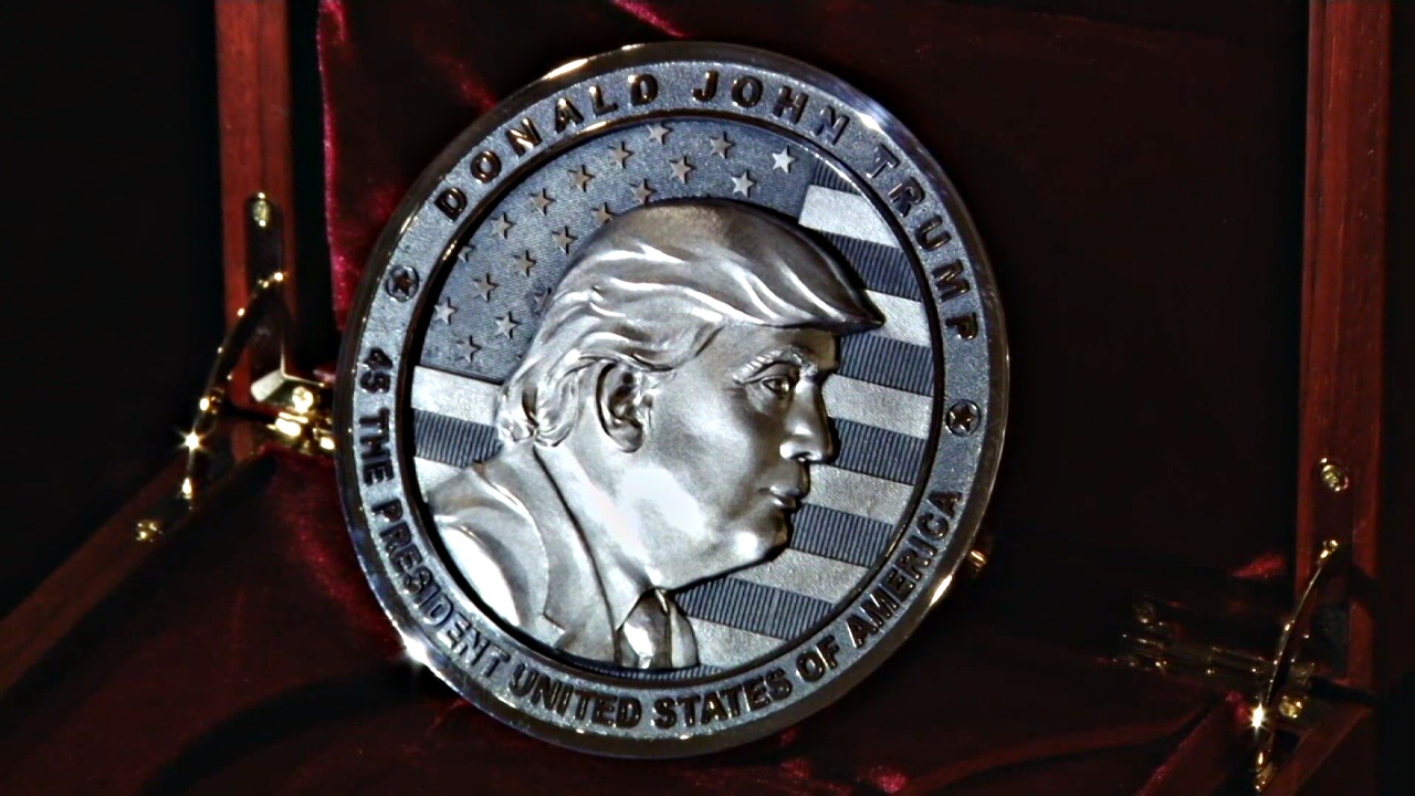 Монету с изображением Трампа сделали в России