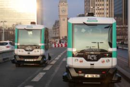 Беспилотные автобусы начали возить пассажиров в Париже